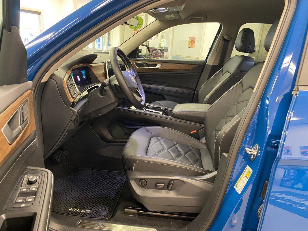 Used 2025 Volkswagen Atlas SE image 9