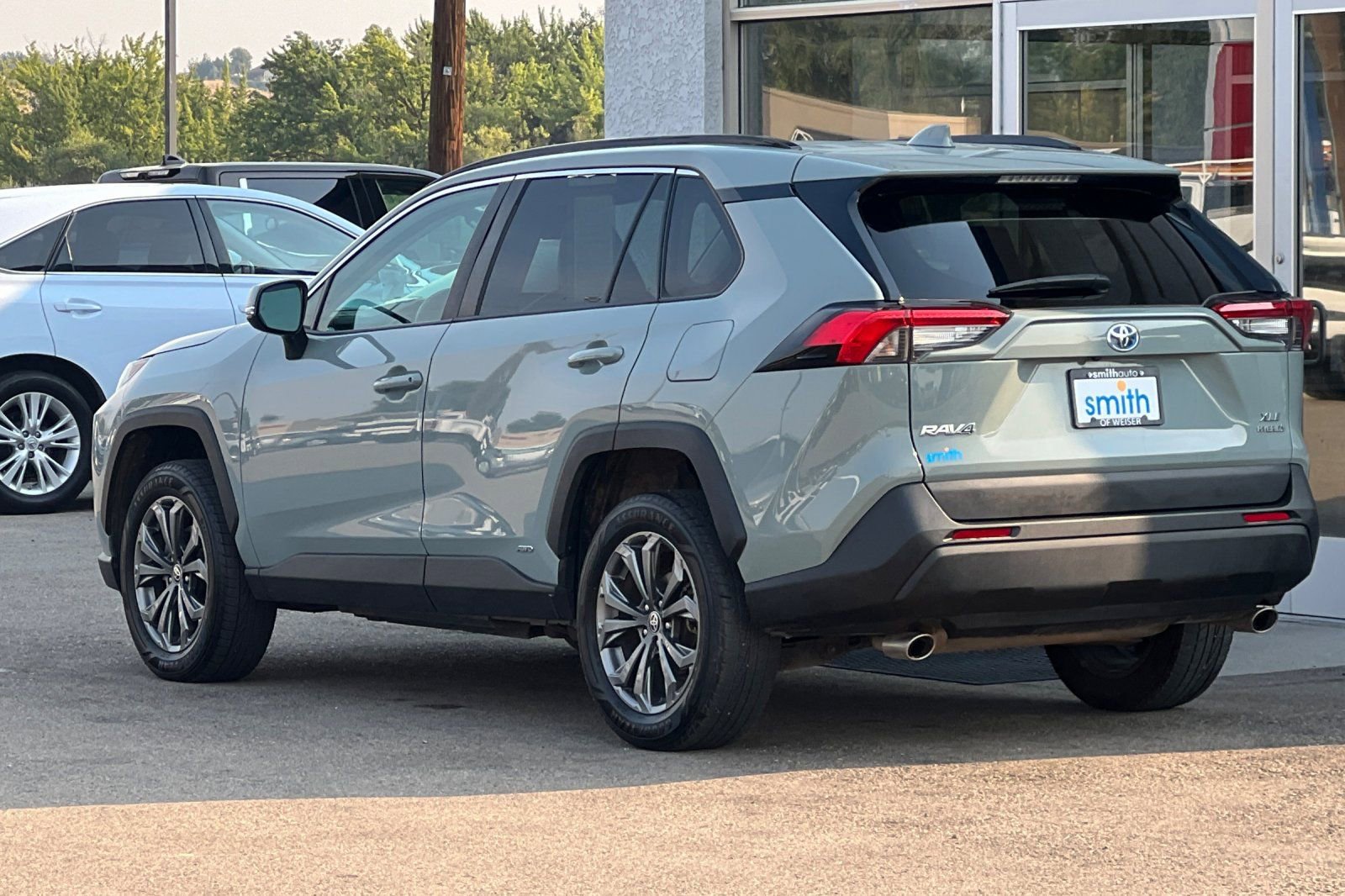 Used 2022 Toyota RAV4 XLE Premium image 6