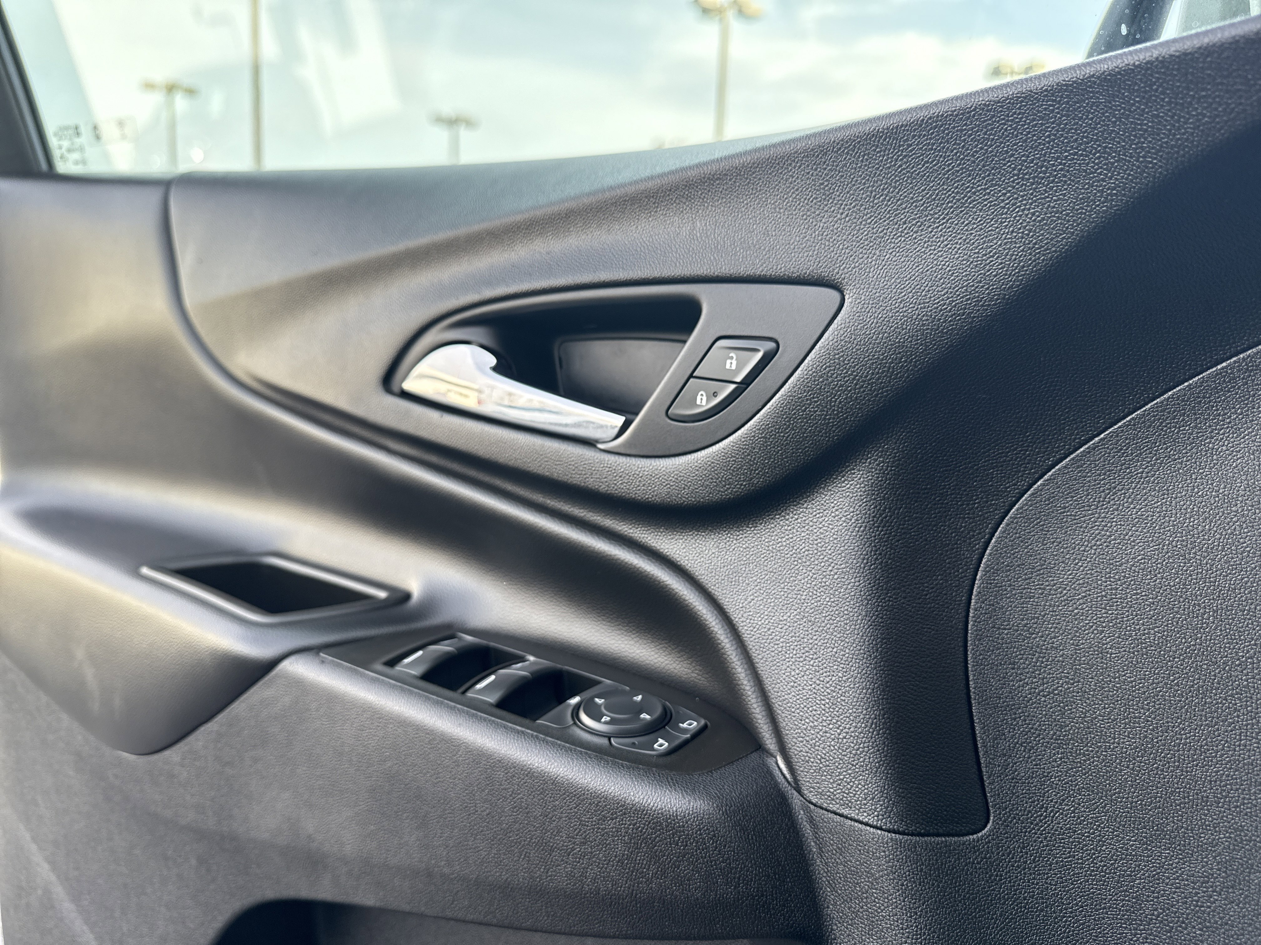 Used 2020 Chevrolet Equinox LT image 12