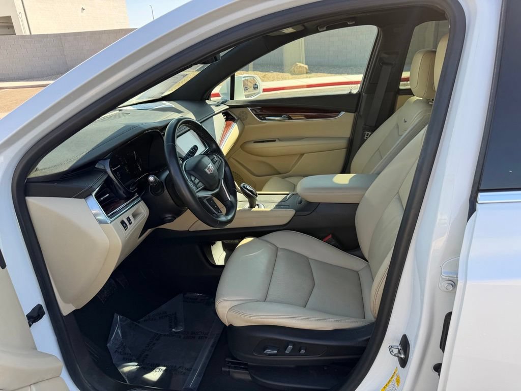 Used 2018 Cadillac XT5 Luxury w/ Driver Awareness Package FWD image 11