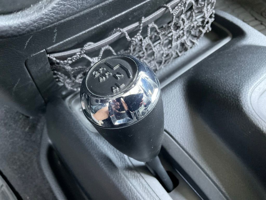 Used 2014 Jeep Wrangler Unlimited Sahara w/ Connectivity Group image 15