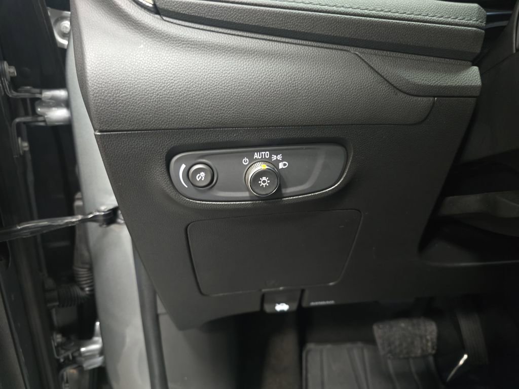 Used 2025 Buick Encore GX Avenir w/ Avenir Convenience Package AWD/4WD image 26
