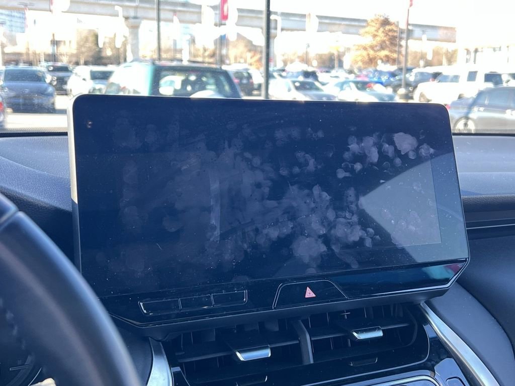 Used 2023 Toyota Venza Nightshade image 18