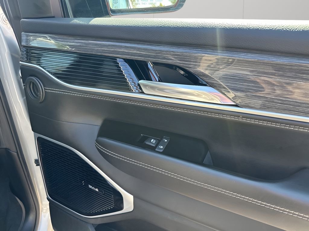 Used 2022 Jeep Wagoneer Series III w/ Premium Group I image 14