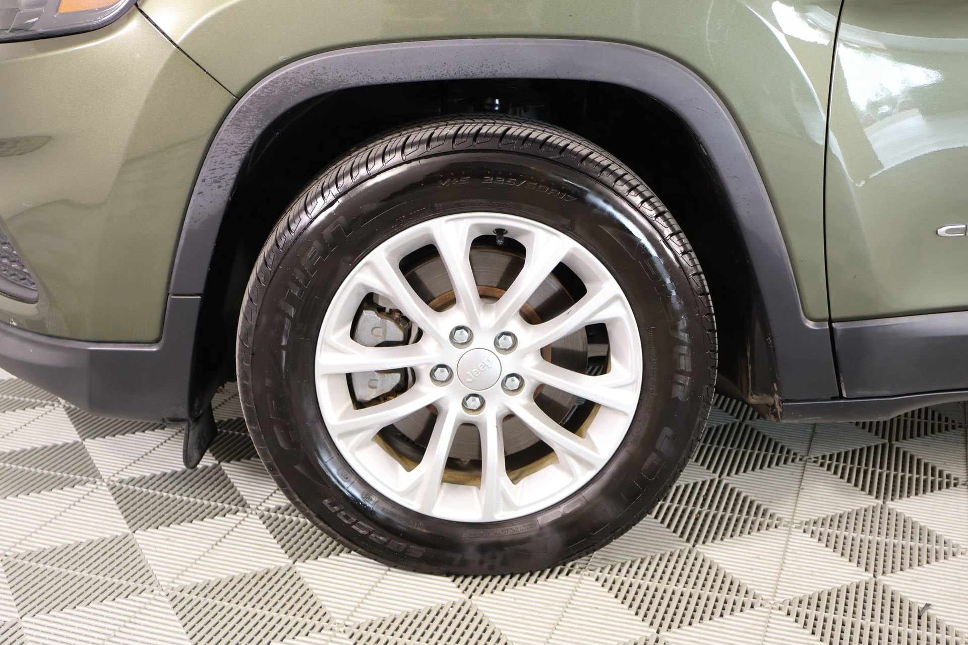 Used 2020 Jeep Cherokee Latitude FWD image 16