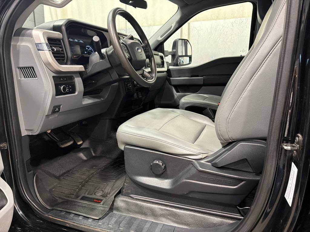 Used 2024 Ford F450 XLT AWD/4WD image 3