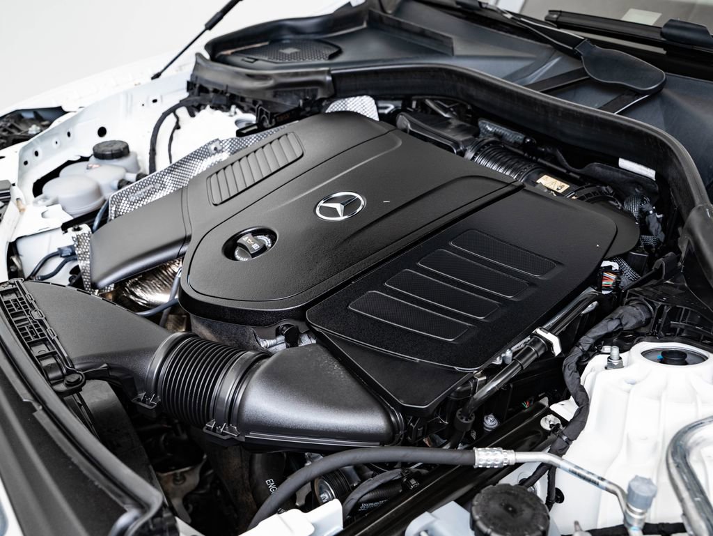 Used 2025 Mercedes-Benz GLC 300 4MATIC image 46
