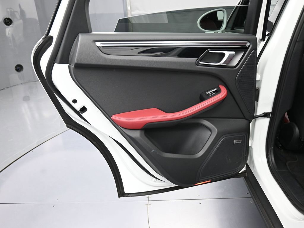 Certified 2022 Porsche Macan image 23
