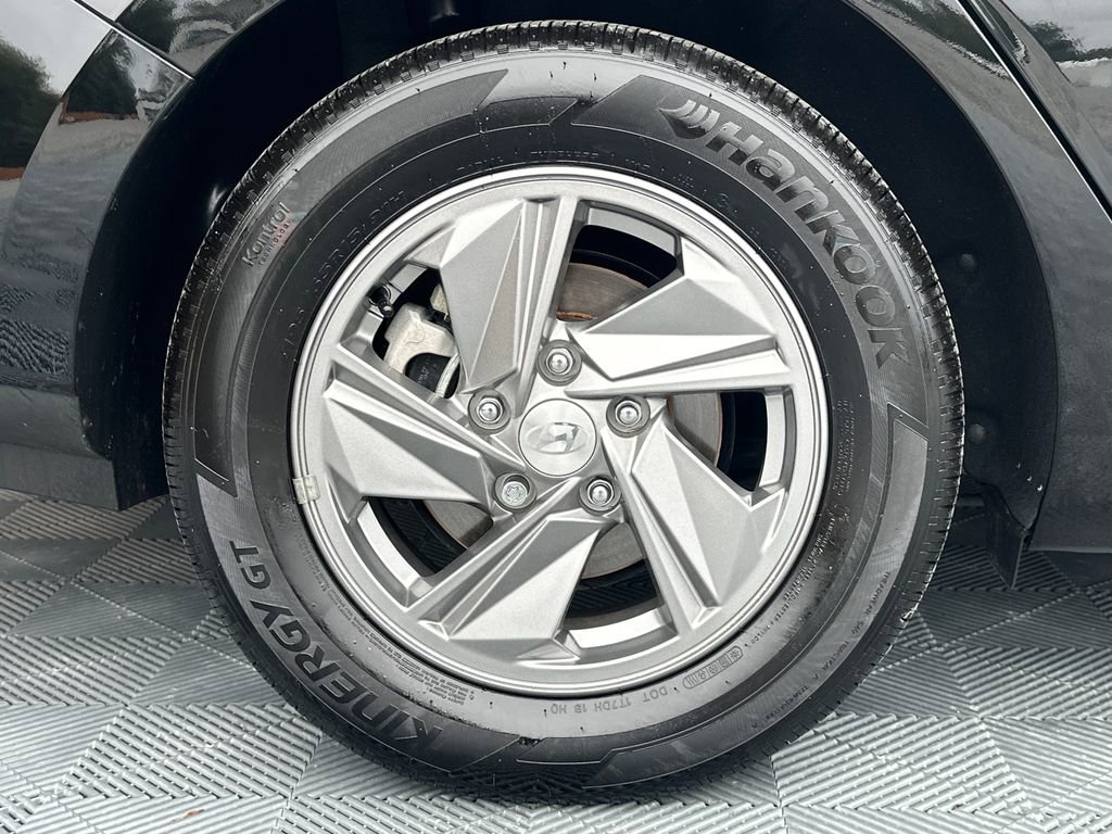 Used 2025 Hyundai Elantra SE w/ Cargo Package image 20