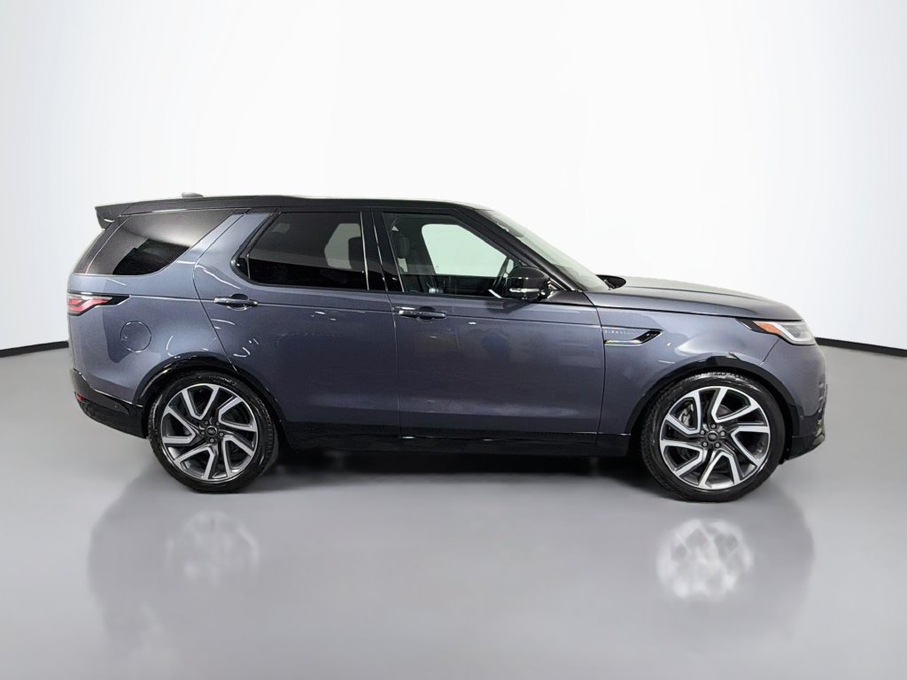 Used 2024 Land Rover Discovery Dynamic SE AWD/4WD image 4