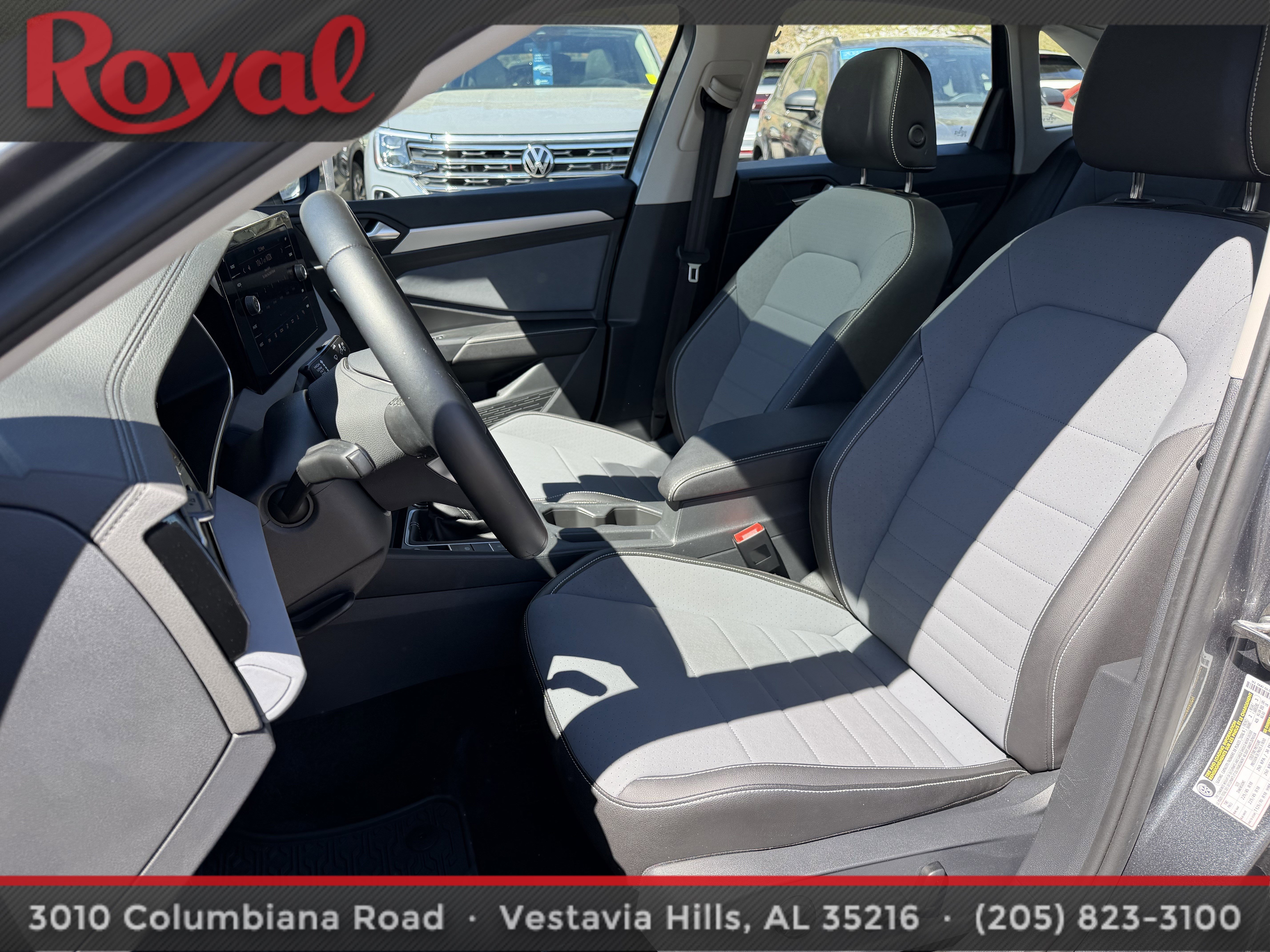 Certified 2025 Volkswagen Jetta SE w/ Sunroof Package image 14