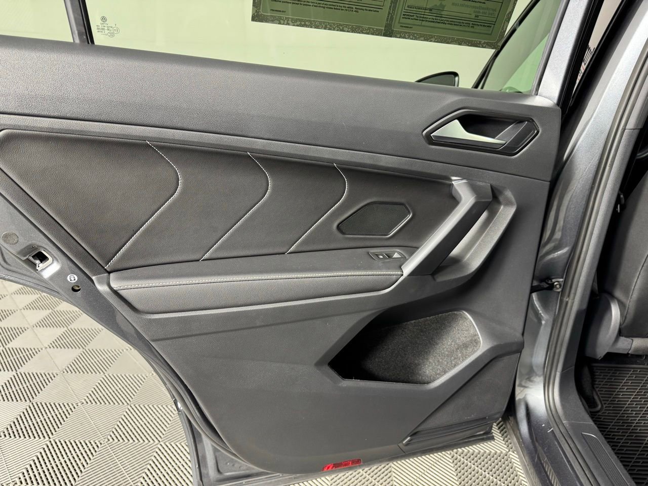 Used 2023 Volkswagen Tiguan SE R-Line FWD image 31