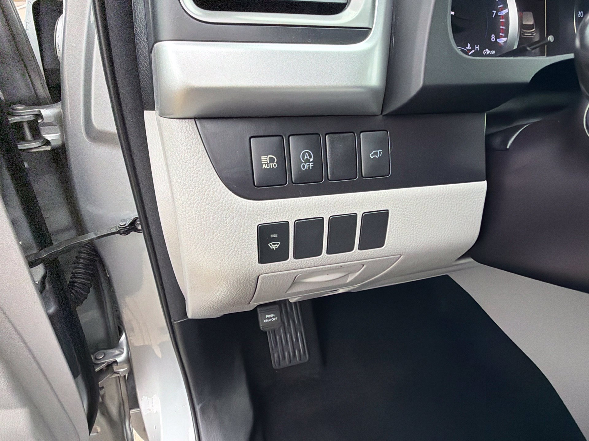 Used 2018 Toyota Highlander Plus AWD/4WD image 14