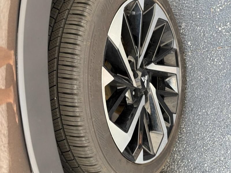 Used 2022 Mitsubishi Outlander SEL AWD/4WD image 9