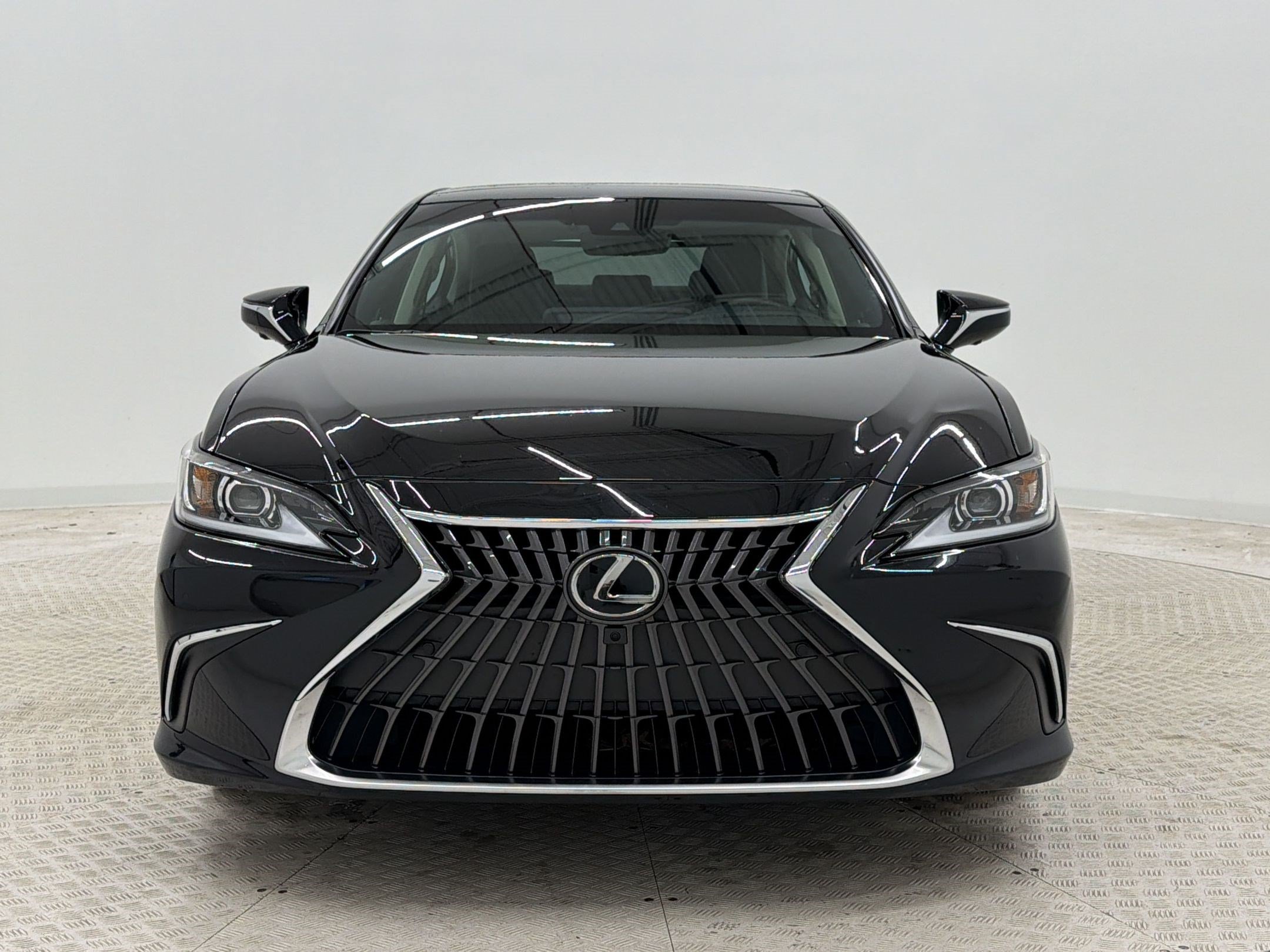 Used 2024 Lexus ES 350 w/ Accessory Package (Z1) FWD image 6