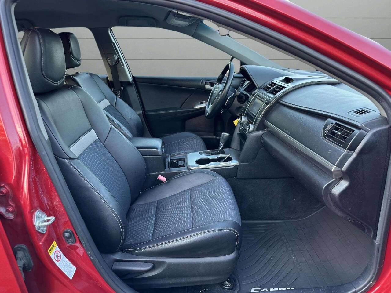 Used 2014 Toyota Camry SE image 22