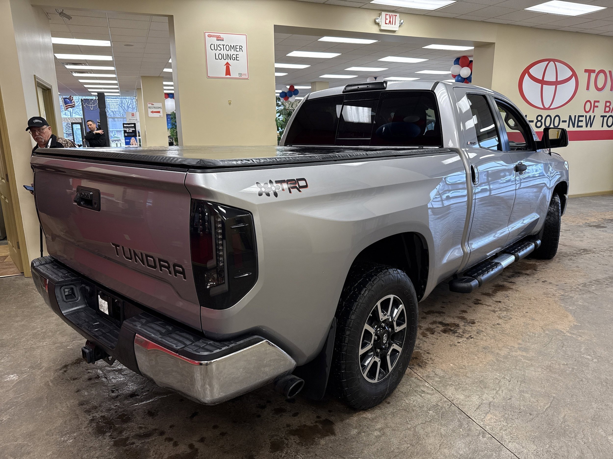 Used 2015 Toyota Tundra SR5 w/ TRD Off Road Package AWD/4WD image 11