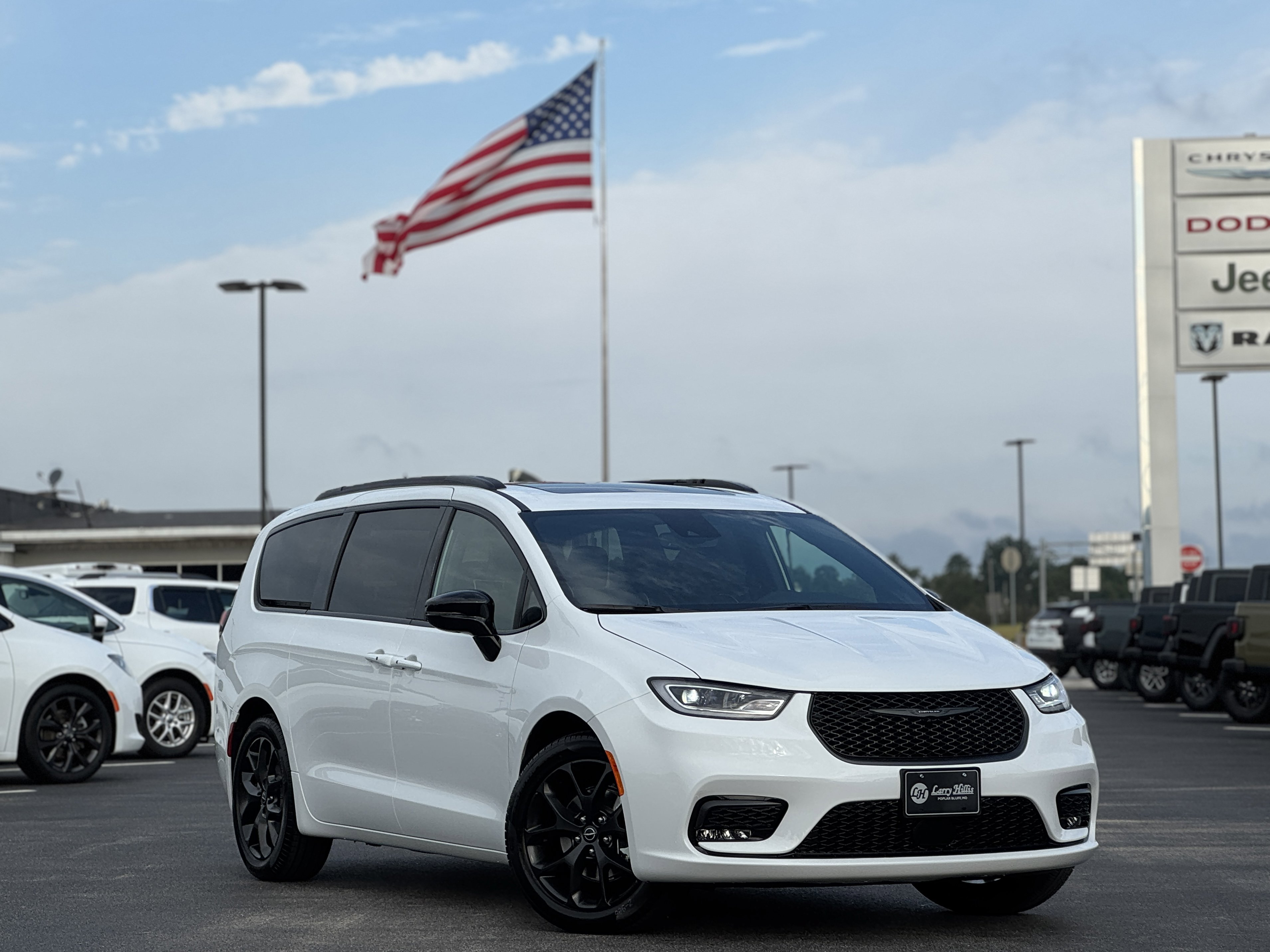 New 2026 Chrysler Pacifica Select
