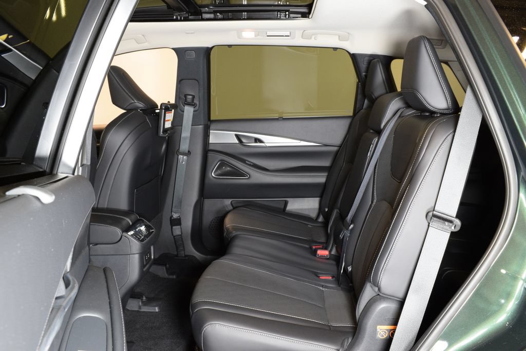 Certified 2026 INFINITI QX60 Luxe w/ Family Package AWD/4WD image 29
