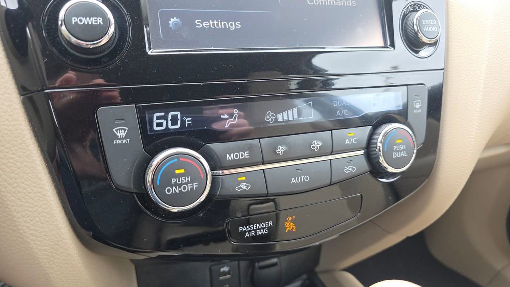 Used 2015 Nissan Rogue SV w/ SV Premium Package FWD image 19