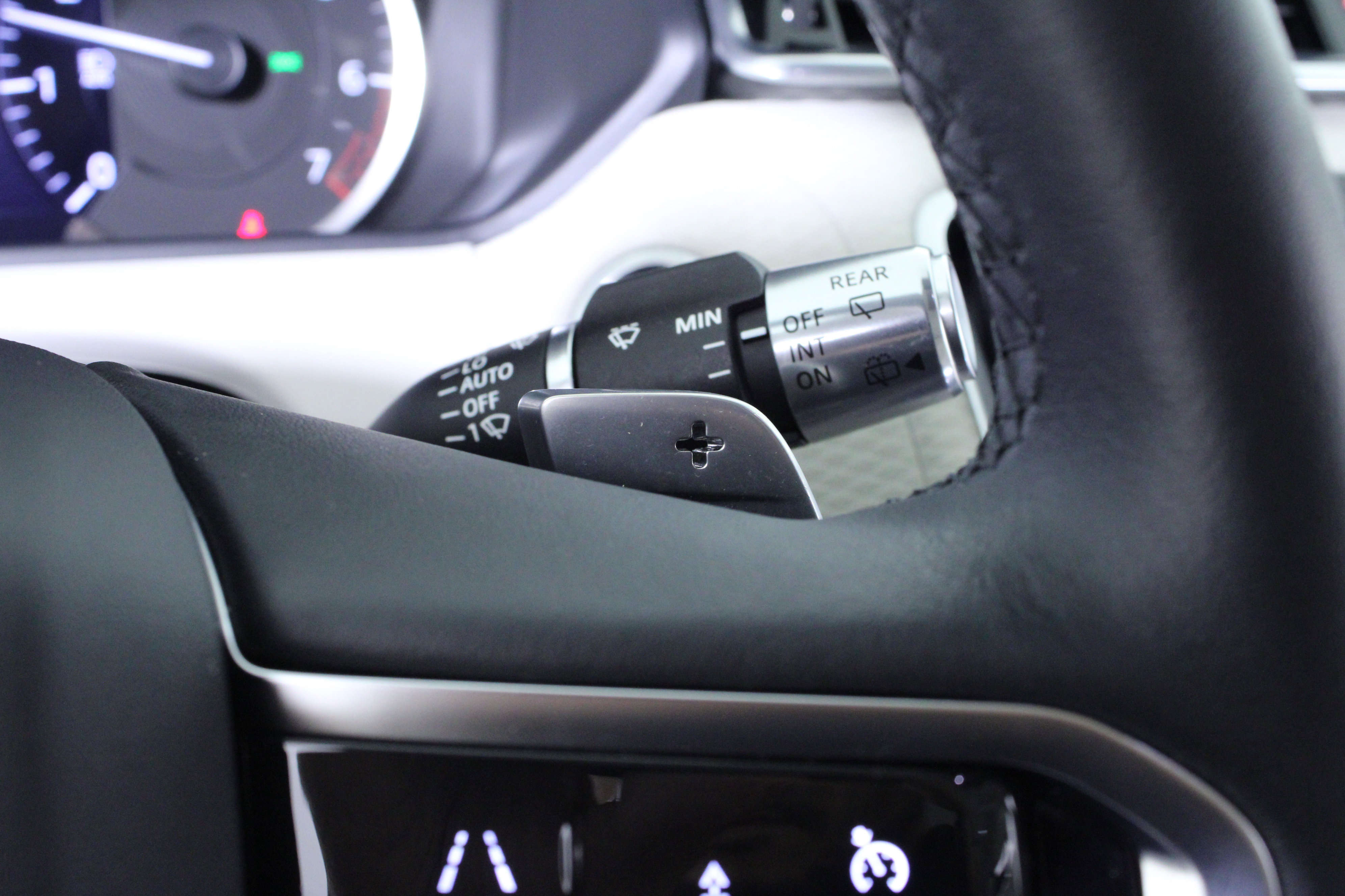 Used 2023 Land Rover Range Rover Velar R-Dynamic S image 24