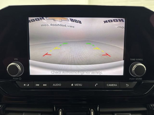 Used 2025 Nissan Pathfinder SV FWD image 16
