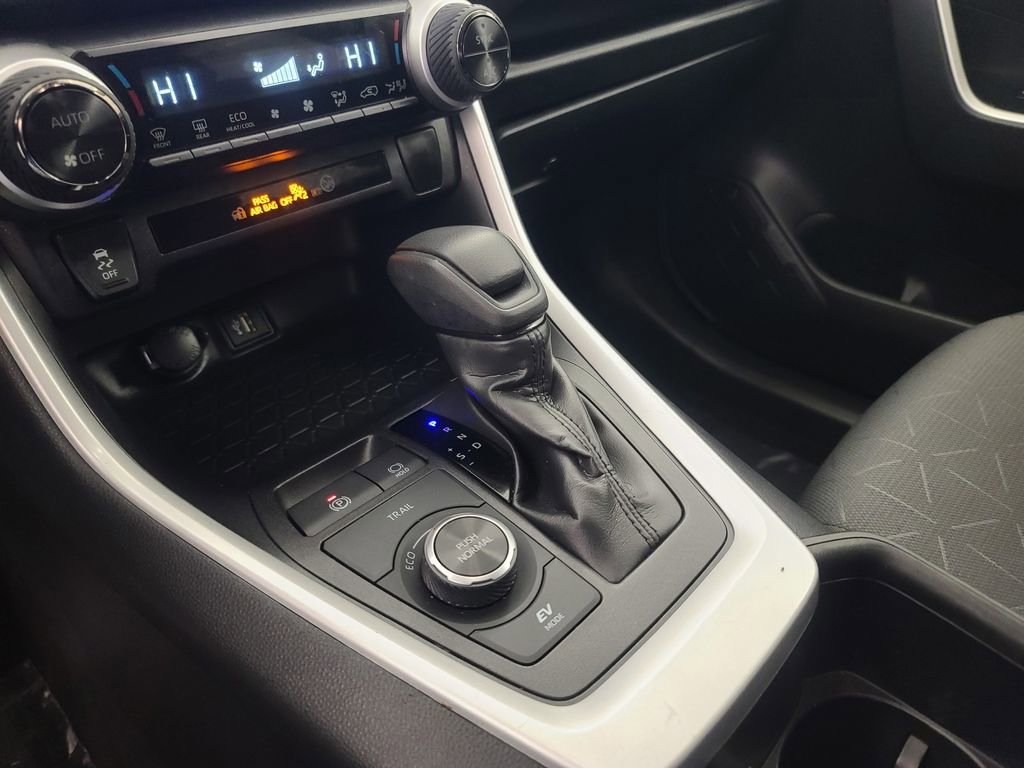 Used 2025 Toyota RAV4 XLE image 39