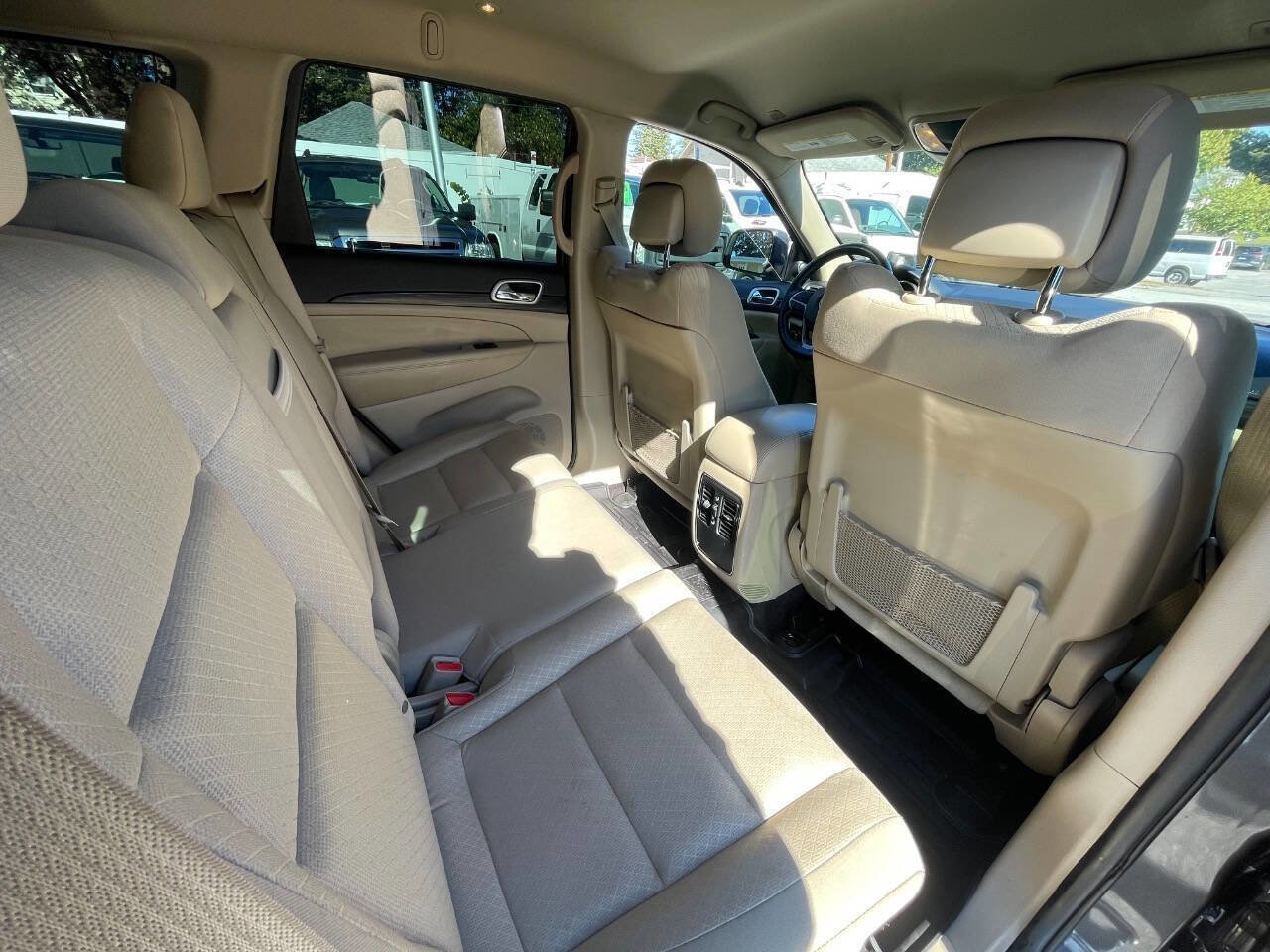 Used 2019 Jeep Grand Cherokee Laredo image 30