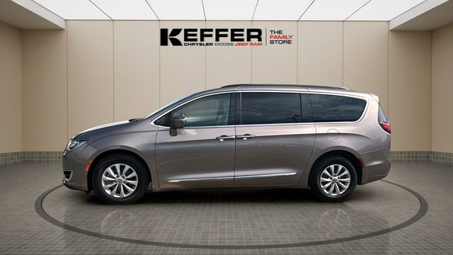 Certified 2017 Chrysler Pacifica Touring-L image 2