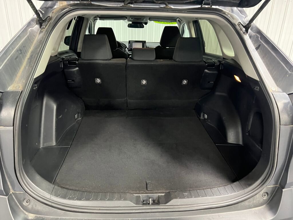 Used 2020 Toyota RAV4 LE image 7