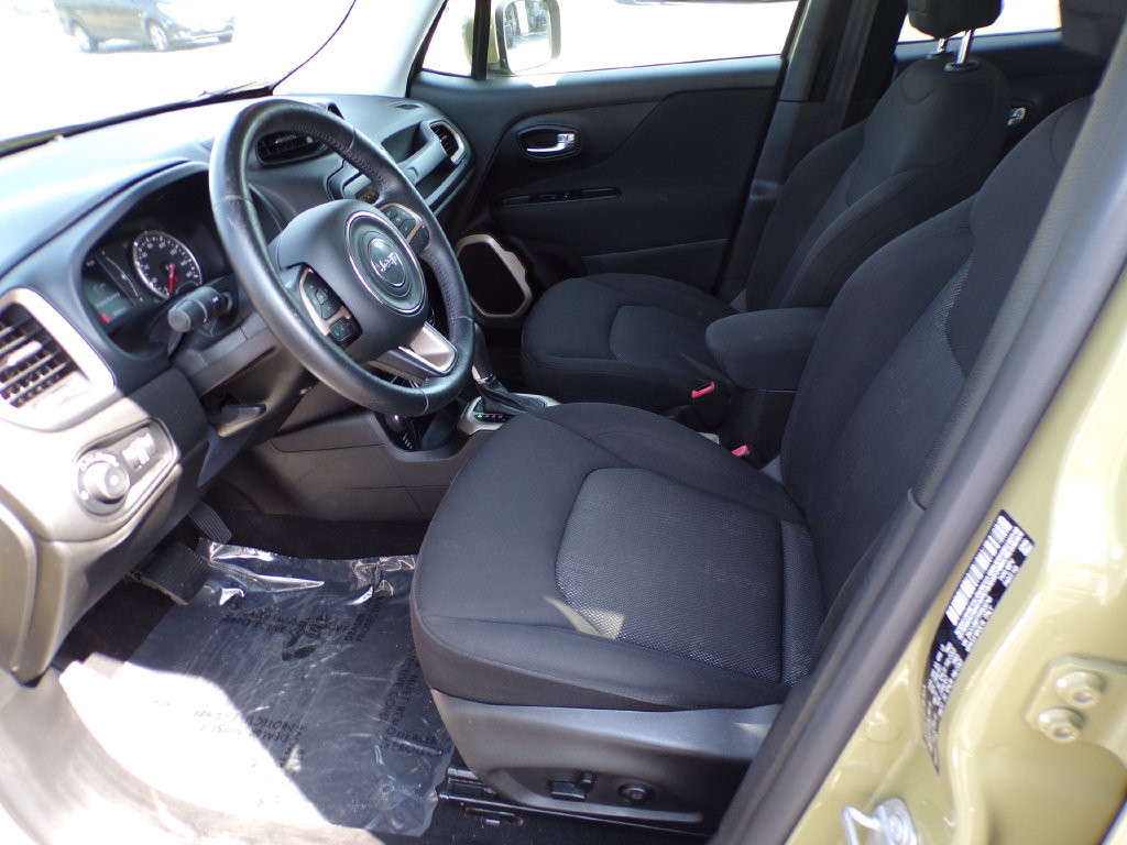 Used 2015 Jeep Renegade Latitude w/ Popular Equipment Group AWD/4WD image 18