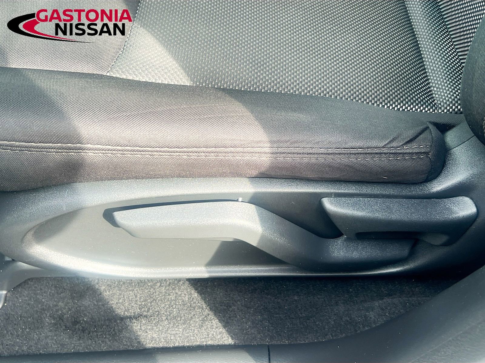 Used 2020 Nissan Pathfinder S image 25