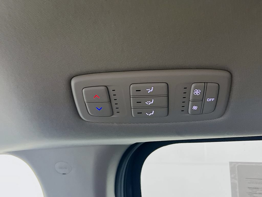 Used 2024 Kia Carnival LX FWD image 22
