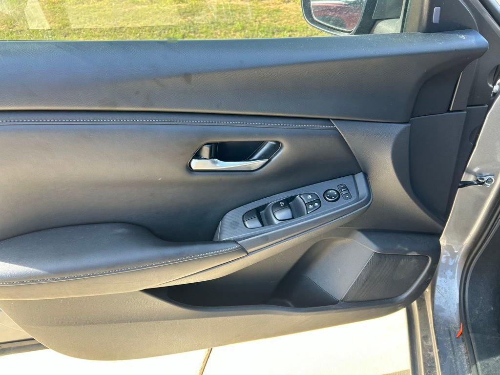 Used 2023 Nissan Sentra SV FWD image 9