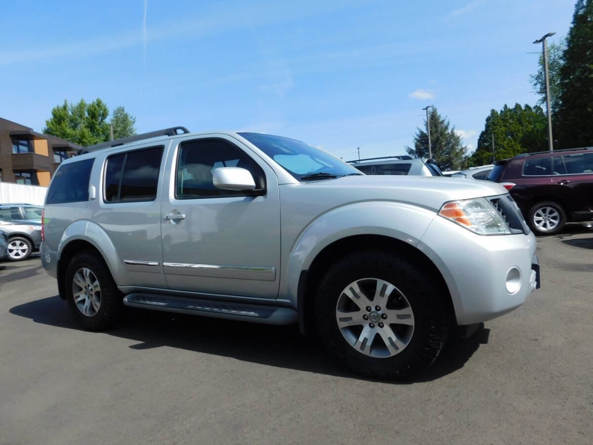Used 2011 Nissan Pathfinder Silver AWD/4WD image 1