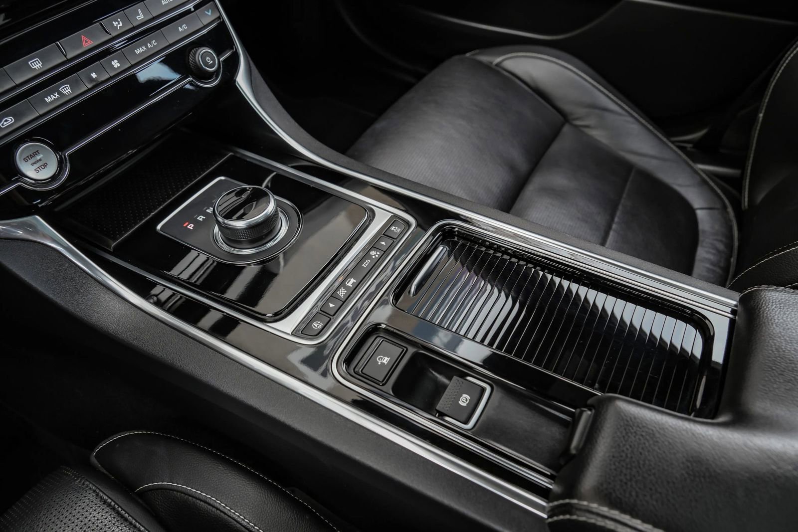 Used 2019 Jaguar XE S image 34