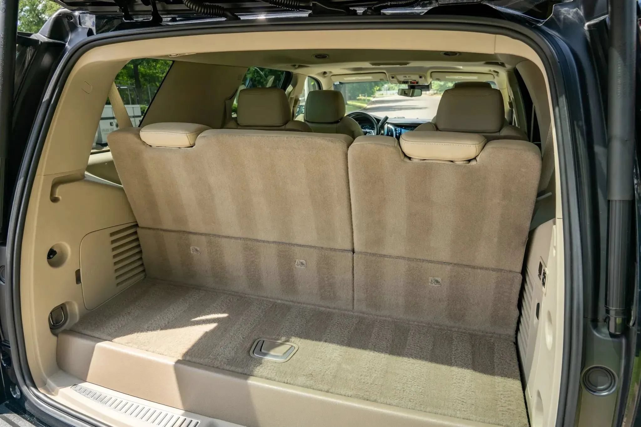 Used 2020 Cadillac Escalade Luxury RWD image 16