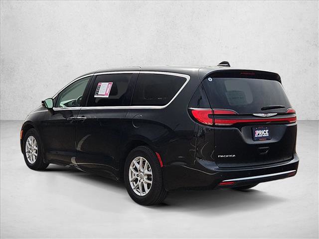 Used 2024 Chrysler Pacifica Touring-L image 8