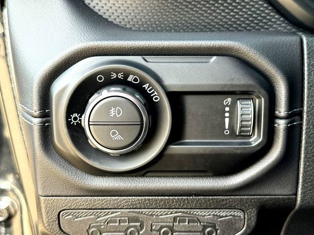 Used 2024 Jeep Gladiator Rubicon w/ Technology Group image 14