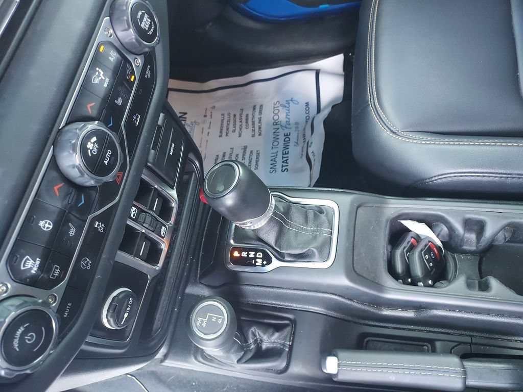 Used 2024 Jeep Wrangler Unlimited Sahara AWD/4WD image 24