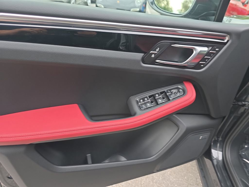 New 2026 Porsche Macan image 24