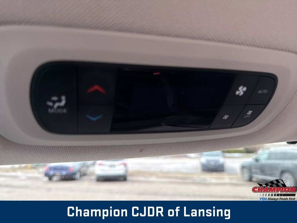 Used 2024 Chrysler Pacifica Touring-L image 37