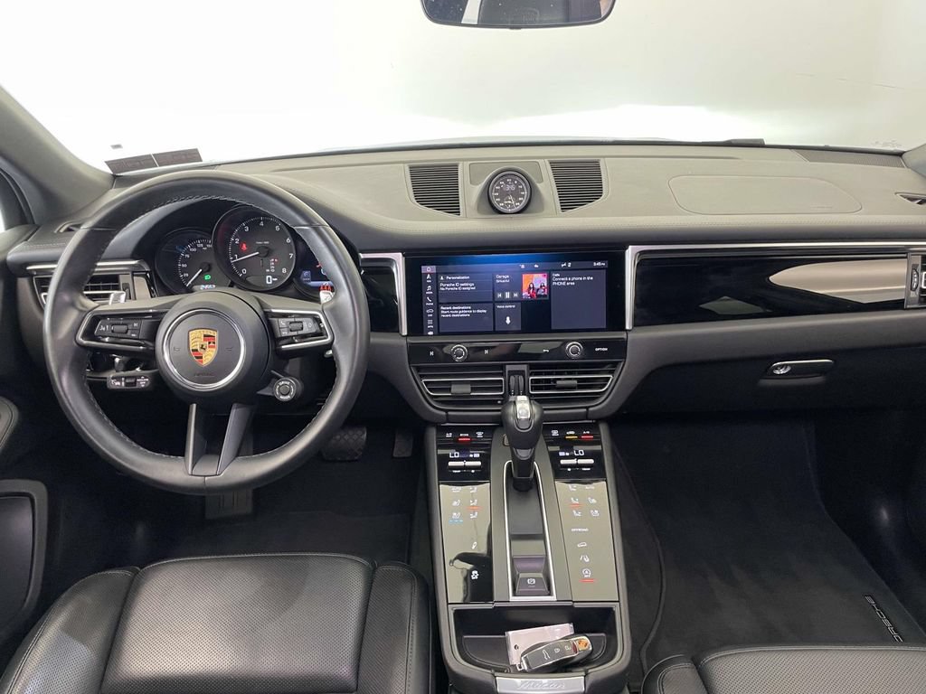 Certified 2023 Porsche Macan AWD/4WD image 26