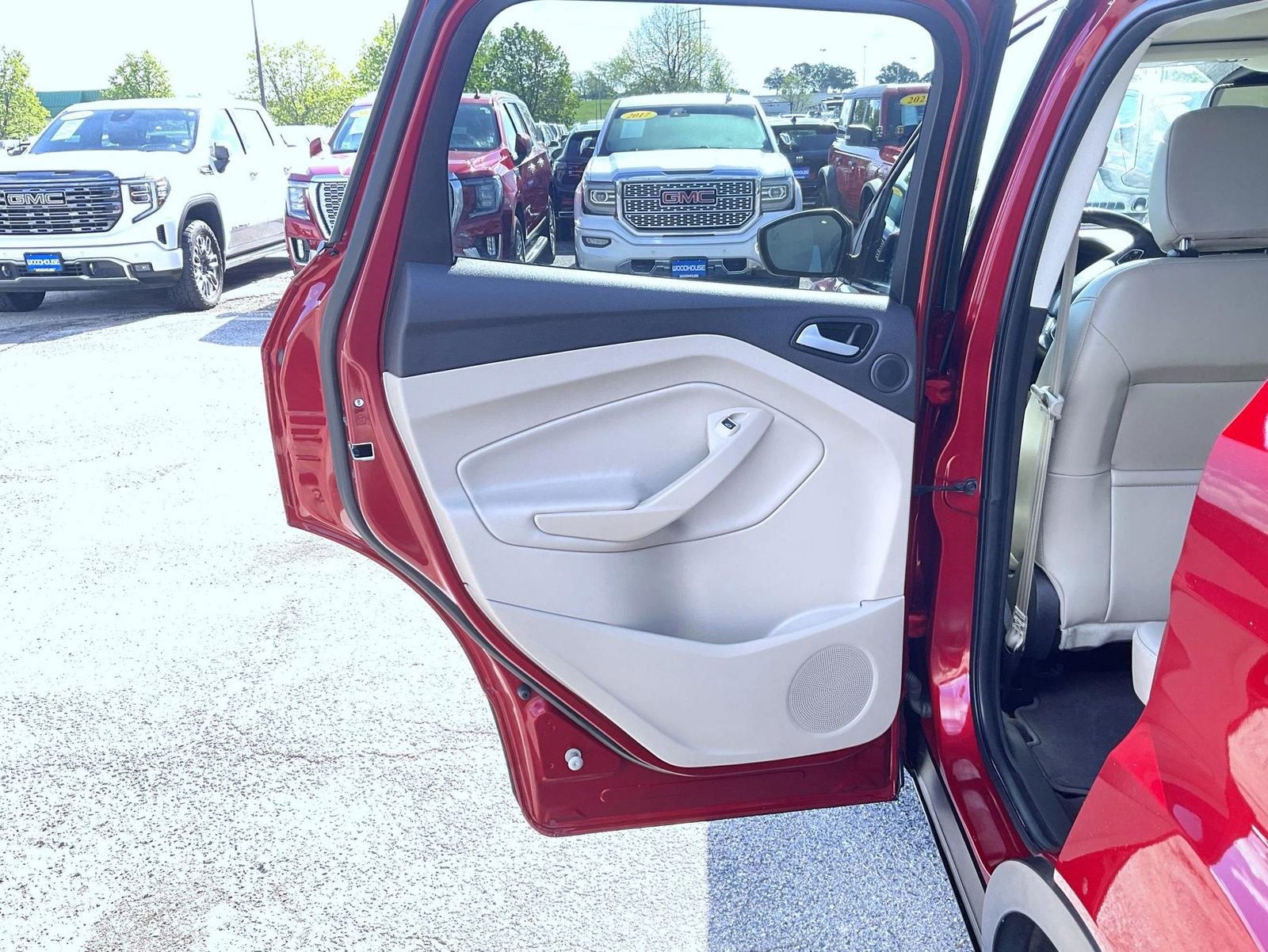 Used 2018 Ford Escape Titanium w/ Ford Safe & Smart Package AWD/4WD image 20