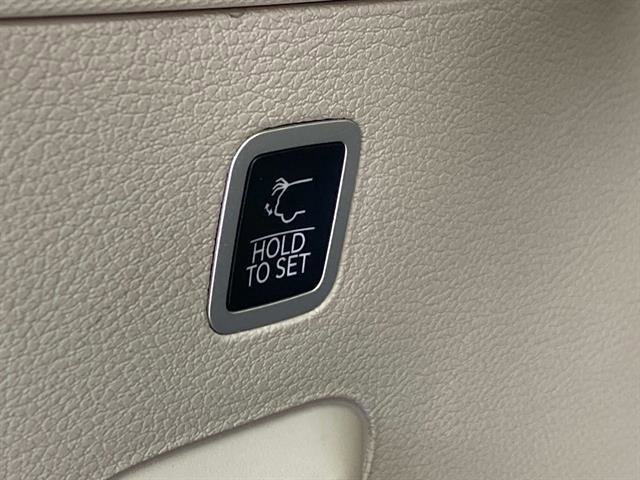 Used 2024 Jeep Wagoneer 4WD w/ Premium Group I image 6