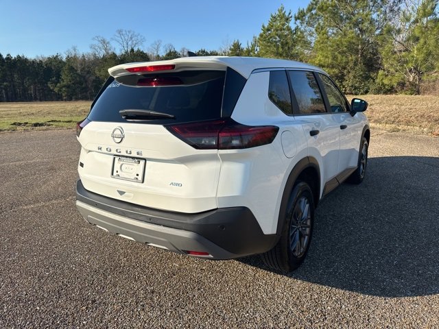 Used 2023 Nissan Rogue S image 3