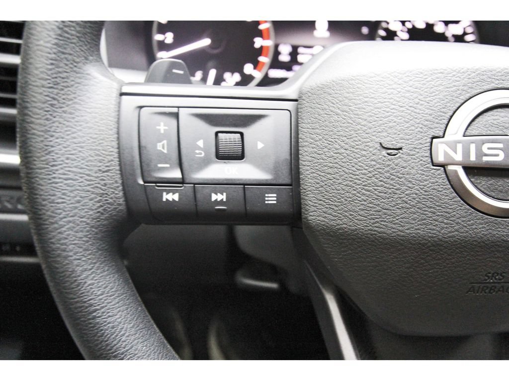 Used 2025 Nissan Rogue S FWD image 14