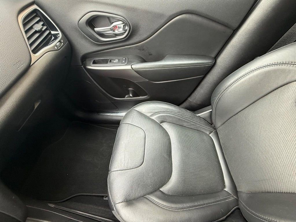 Used 2019 Jeep Cherokee Limited image 22