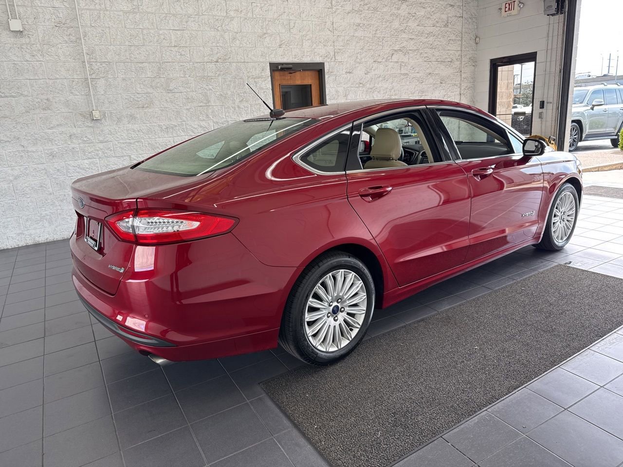 Used 2016 Ford Fusion SE w/ Equipment Group 502A FWD image 8