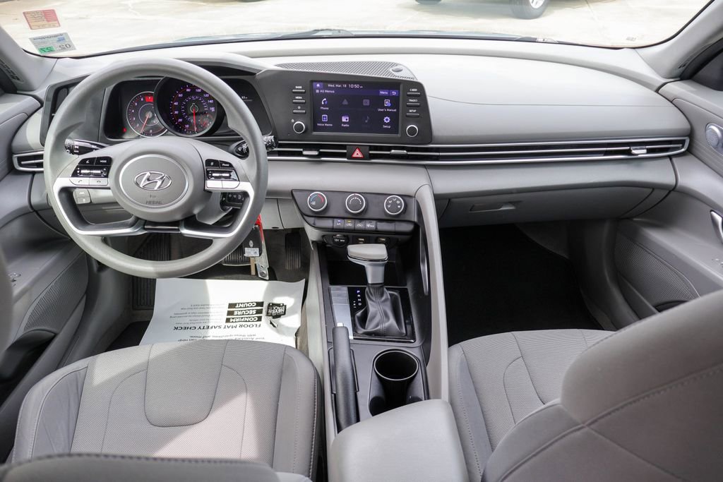 Used 2023 Hyundai Elantra SE image 7
